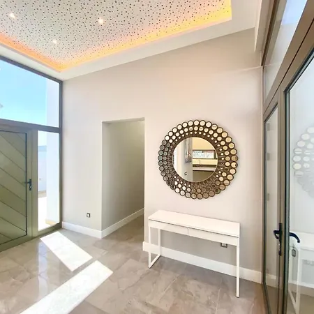 Luxury Olivia 3 Beds - 3 Baths Villa *