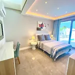 Luxury Olivia 3 Beds - 3 Baths 别墅 *