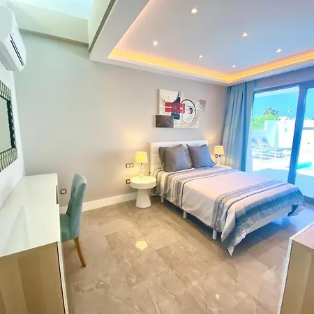 Luxury Olivia 3 Beds - 3 Baths 别墅 *