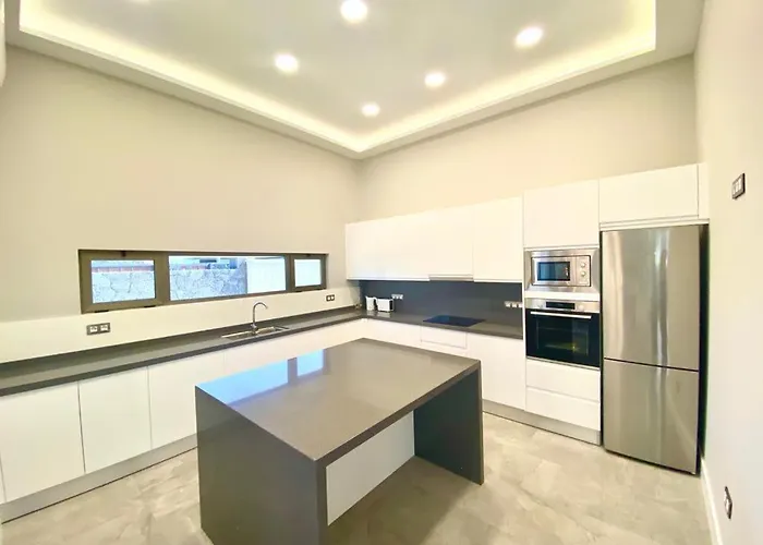 Luxury Olivia 3 Beds - 3 Baths 别墅 *